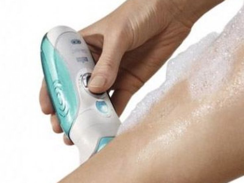 Как пользоваться эпилятором. Девушка с эпилятором. Эпилятор philips satinperfect. Эпиляторы влажная эпиляция. Эпиляторы влажная эпиляция.