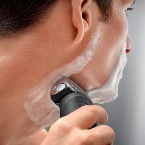 Электробритва Braun Series 7 7865cc со станцией Clean&Charge и тканевым футляром (уценка) 6