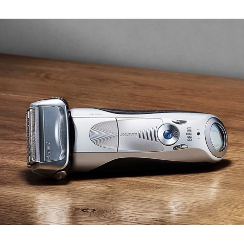 Электробритва Braun Series 7 7899cc со станцией Clean&Charge и тканевым футляром 4