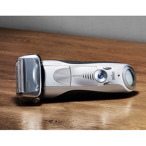 Электробритва Braun Series 7 7893s с тканевым футляром 4