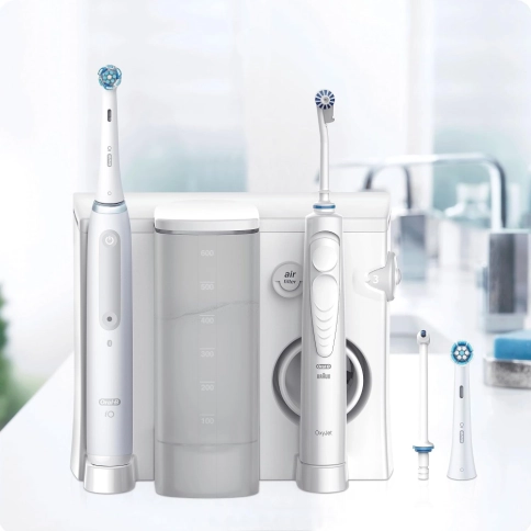 Зубной центр Oral-B Ирригатор OxyJet + Электрическая зубная щетка iO 4 5 Зубной центр Oral-B Ирригатор OxyJet + Электрическая зубная щетка iO 4 5