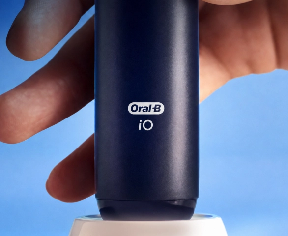 Электрическая зубная щетка Oral-B iO 2 белая